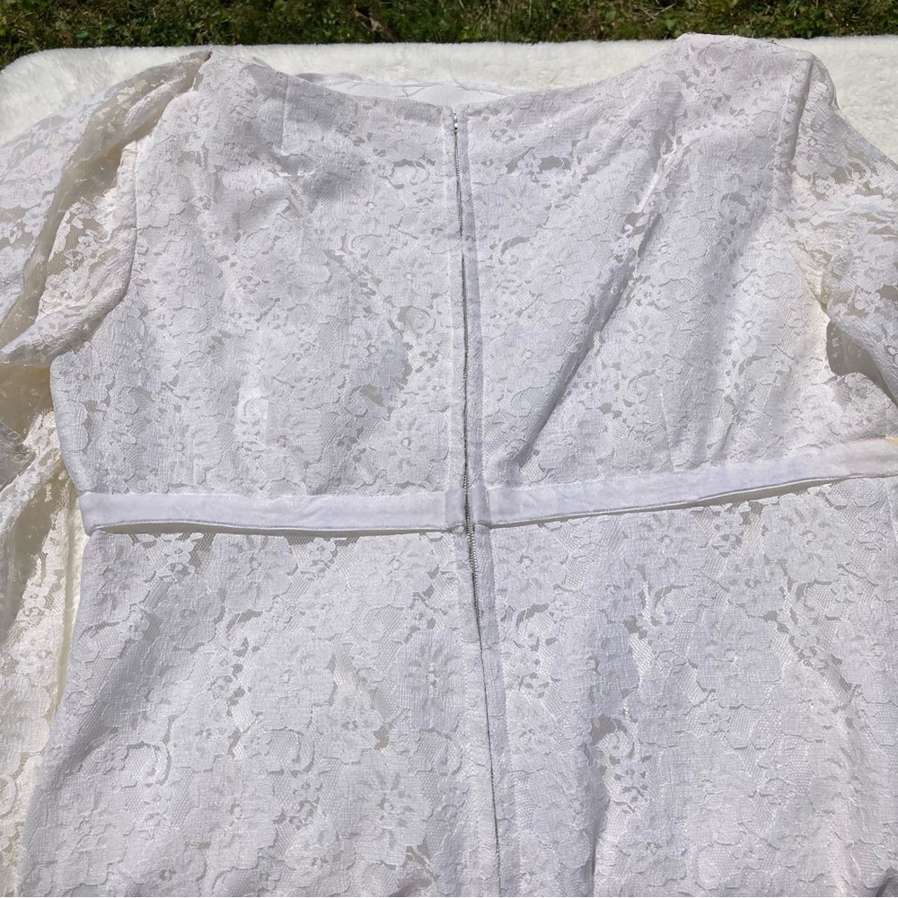 Vintage All Lace White 1960s Wedding Gown Size Medium - Picture 13 of 13